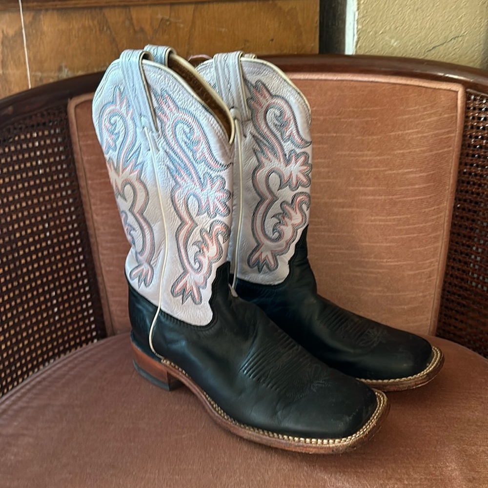 Black and light purple Tony Lamas size 7